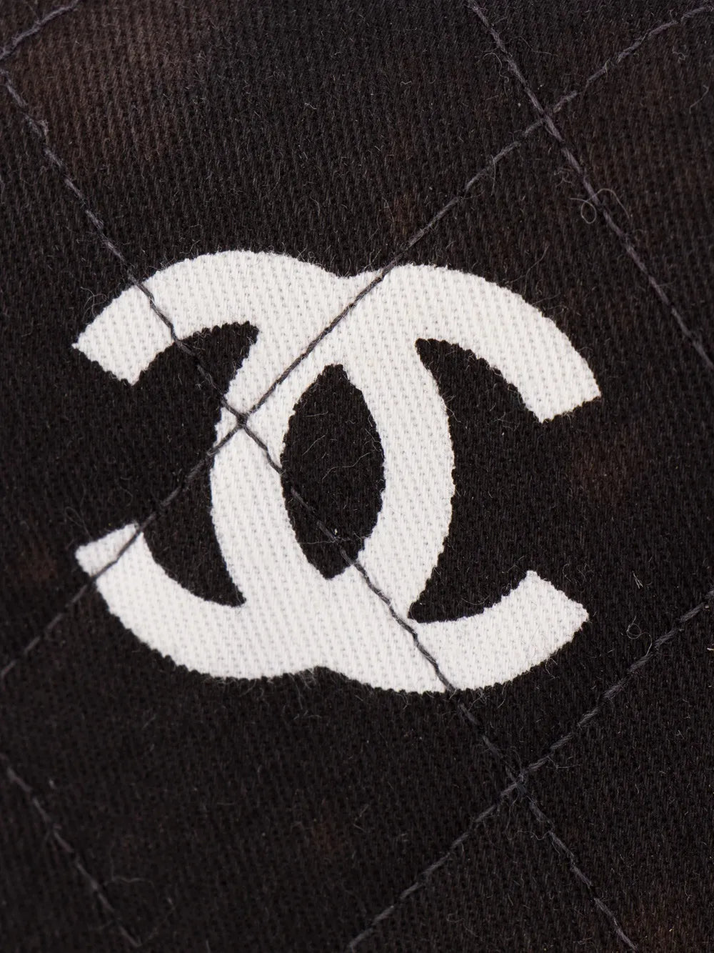 Pre-OwnedCHANEL Pre-Ownedlogo print quilted tote