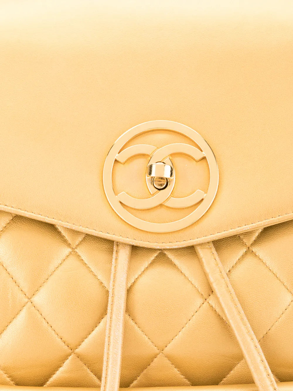 Pre-OwnedCHANEL Pre-Ownedcircle turn-lock backpack