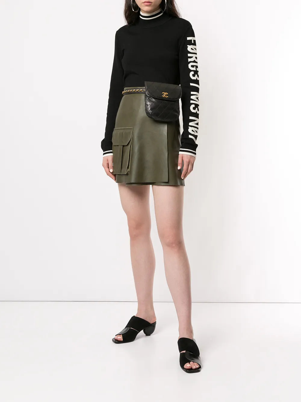 Pre-OwnedCHANEL Pre-Ownedflap belt bag