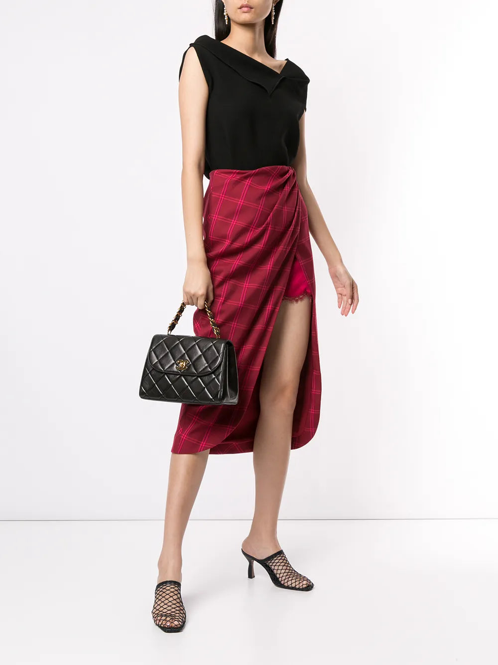 Pre-OwnedCHANEL Pre-Owneddiamond quilted trapeze tote