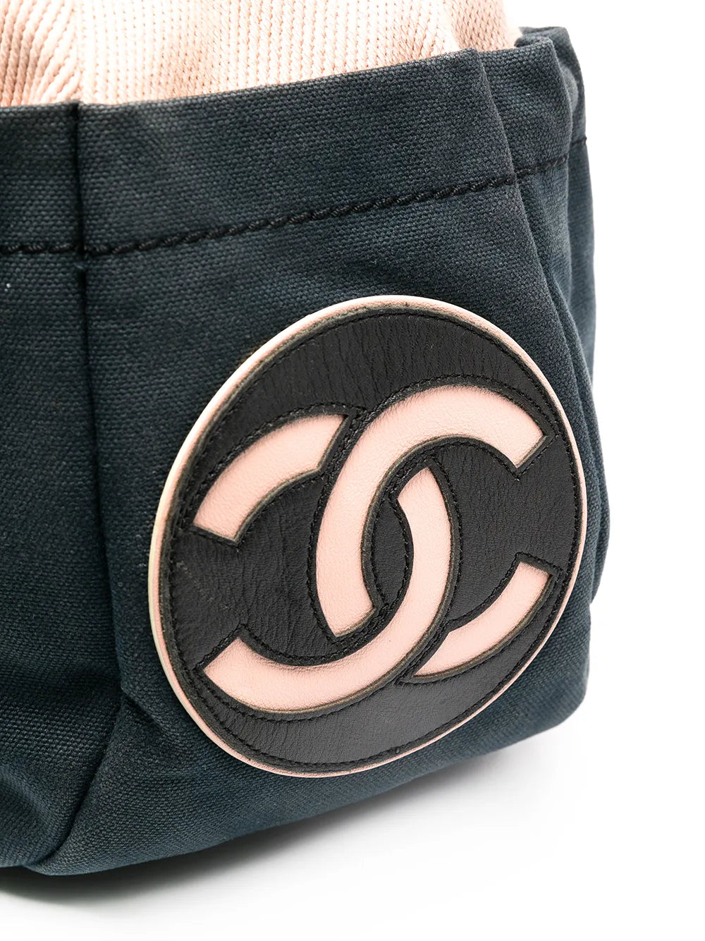 Pre-OwnedCHANEL Pre-Owned2004-2005 CC logo shoulder bag