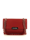 Pre-OwnedCHANEL Pre-Owned2017 logo plaque diamond-quilted shoulder bag