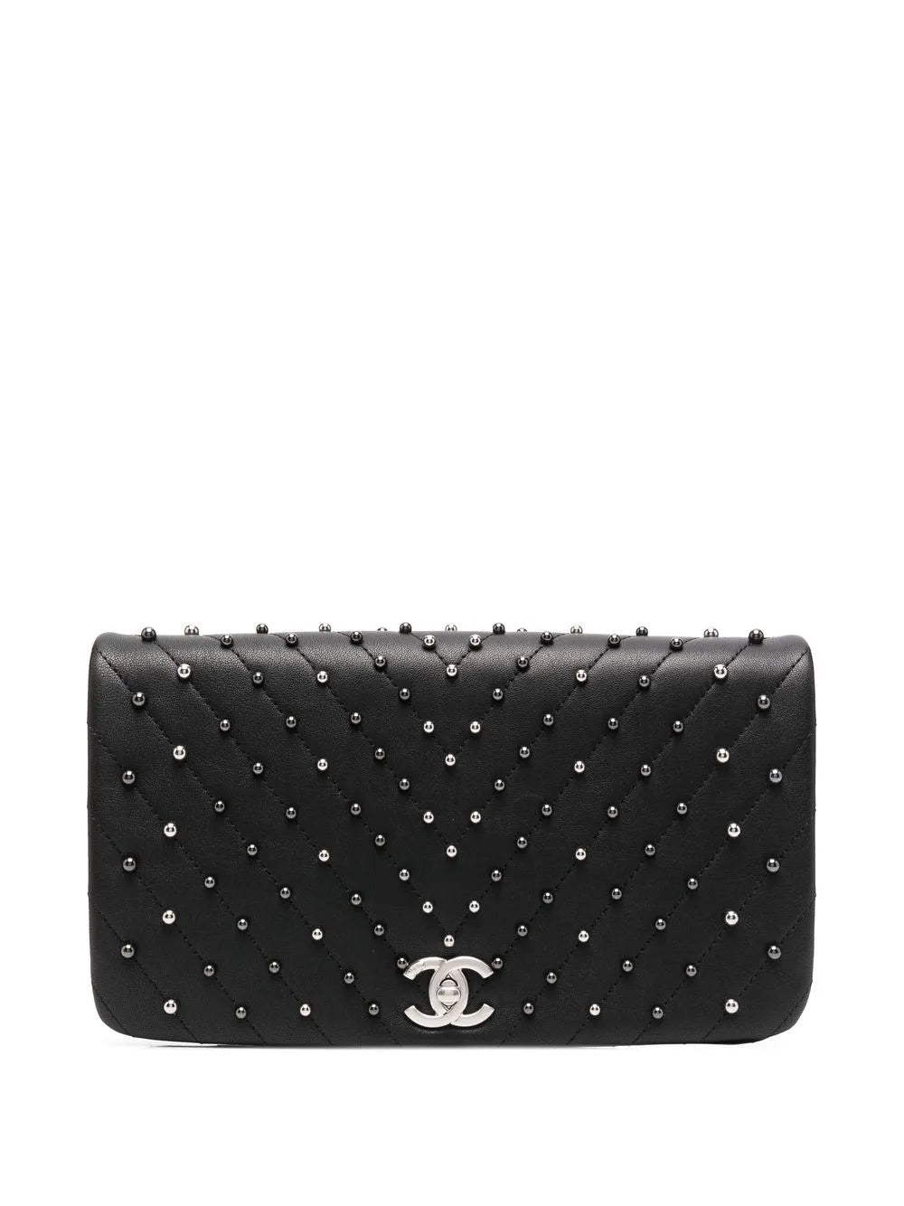 Pre-OwnedCHANEL Pre-Owned2019 Chevron studded Full Flap clutch