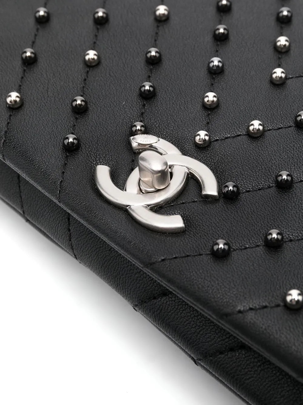 Pre-OwnedCHANEL Pre-Owned2019 Chevron studded Full Flap clutch