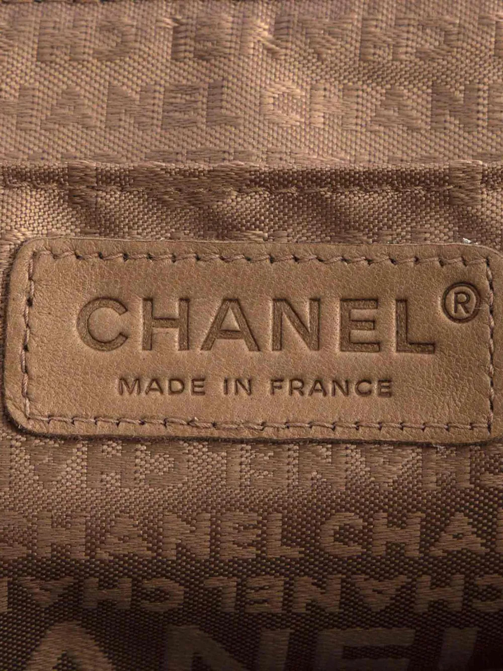 Pre-OwnedCHANEL Pre-Owned2004 small Tweed Classic Flap shoulder bag