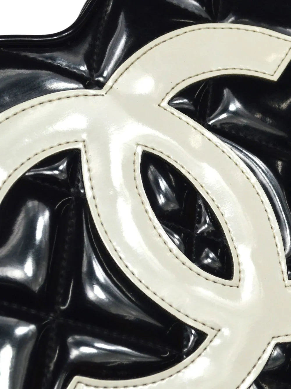 Pre-OwnedCHANEL Pre-Owned1995 CC Heart vanity top-handle bag
