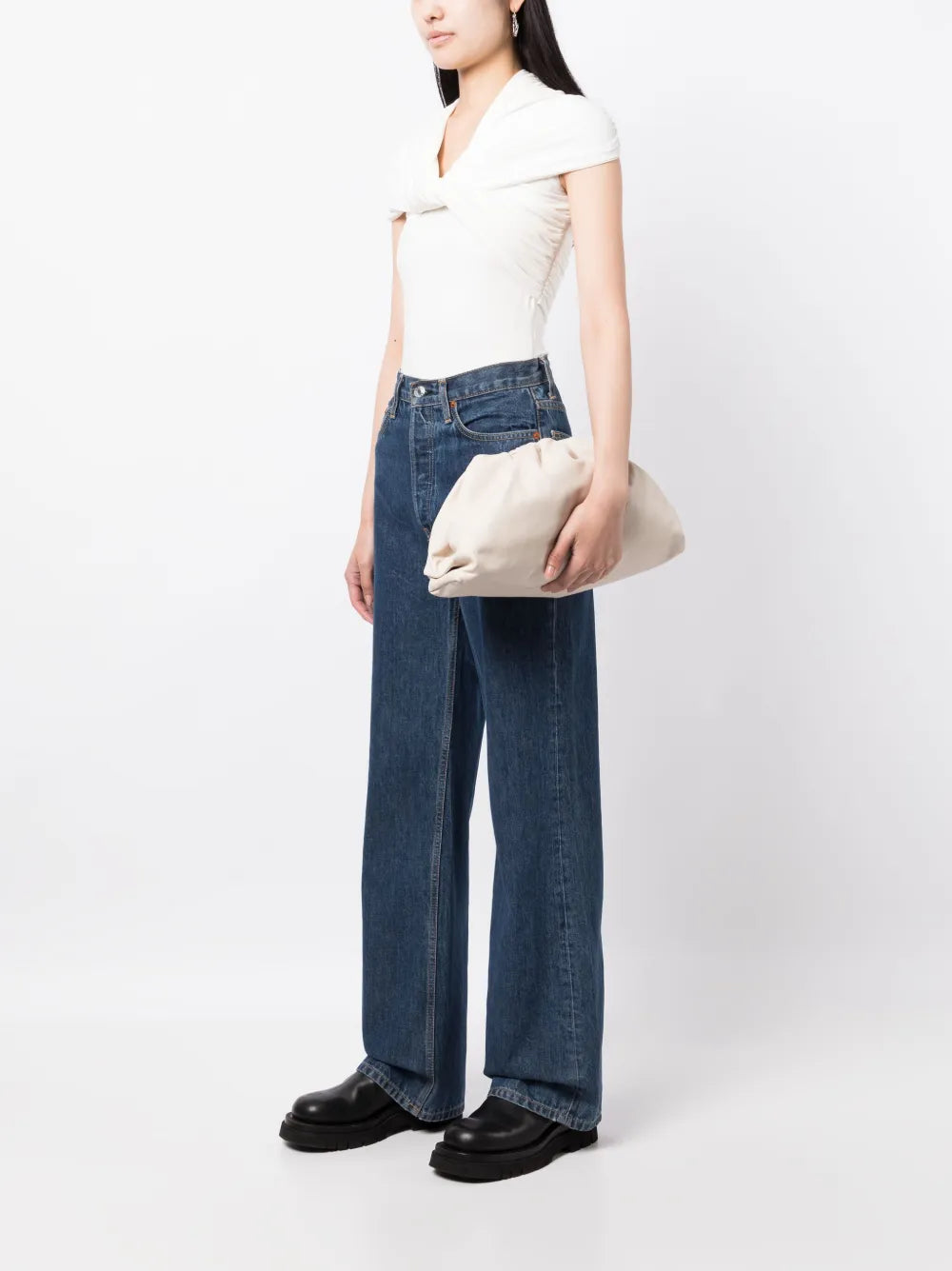 Pre-OwnedBottega Veneta Pre-Ownedgathered detailing clutch