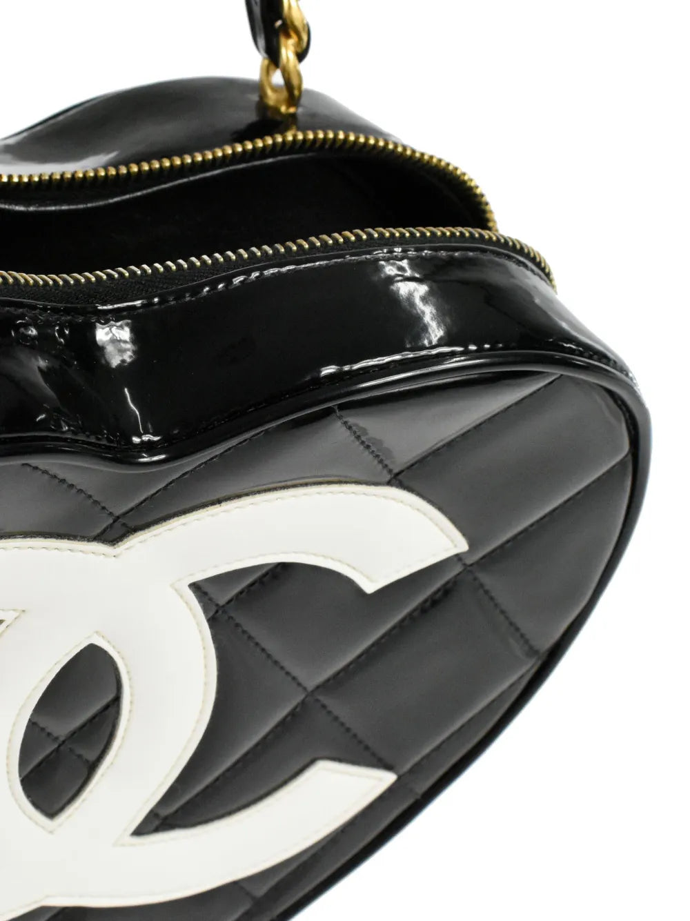 Pre-OwnedCHANEL Pre-Owned1995 CC Heart diamond-quilted vanity bag