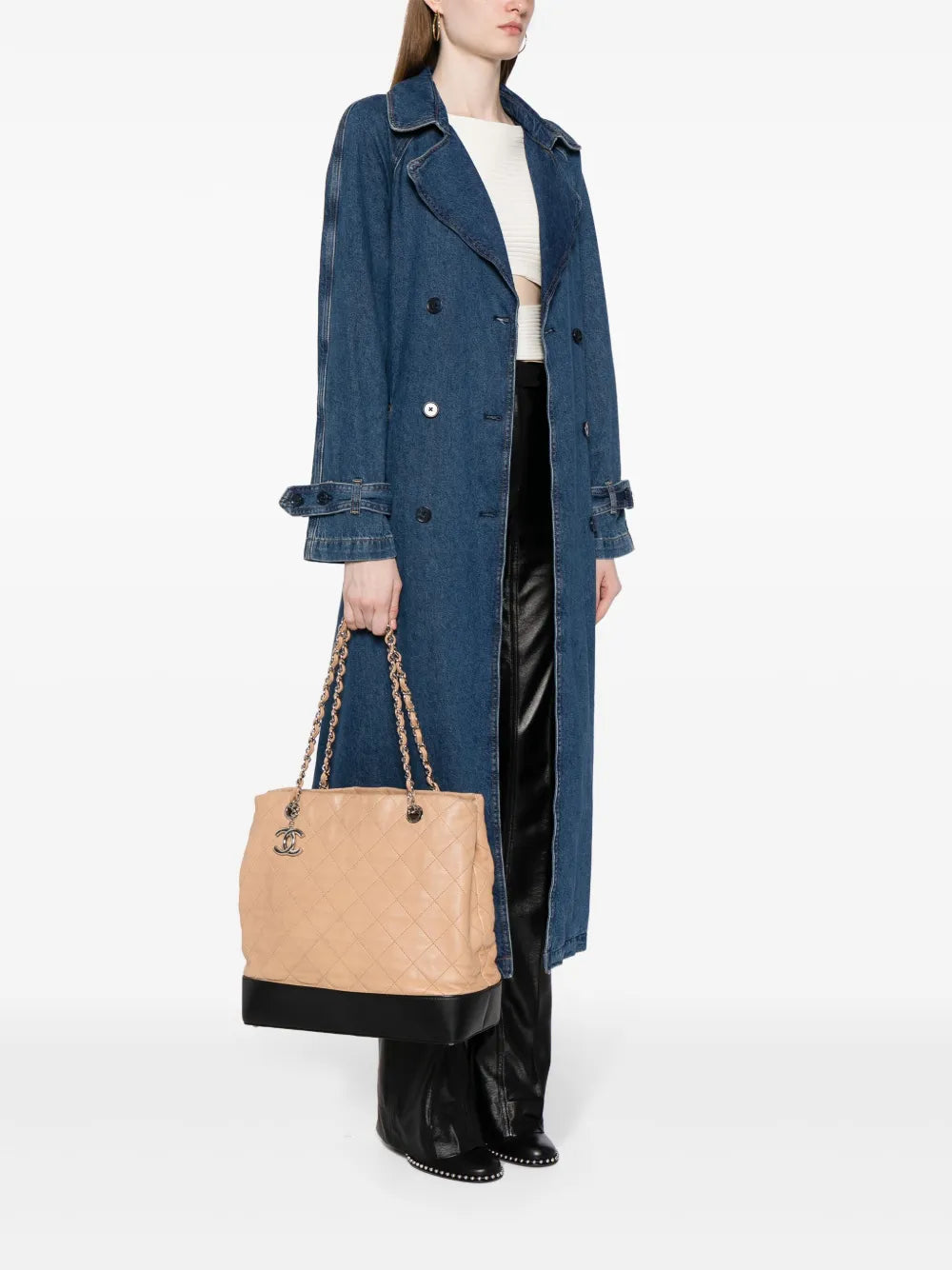 Pre-OwnedCHANEL Pre-Owned2010-2011 diamond-quilted tote bag
