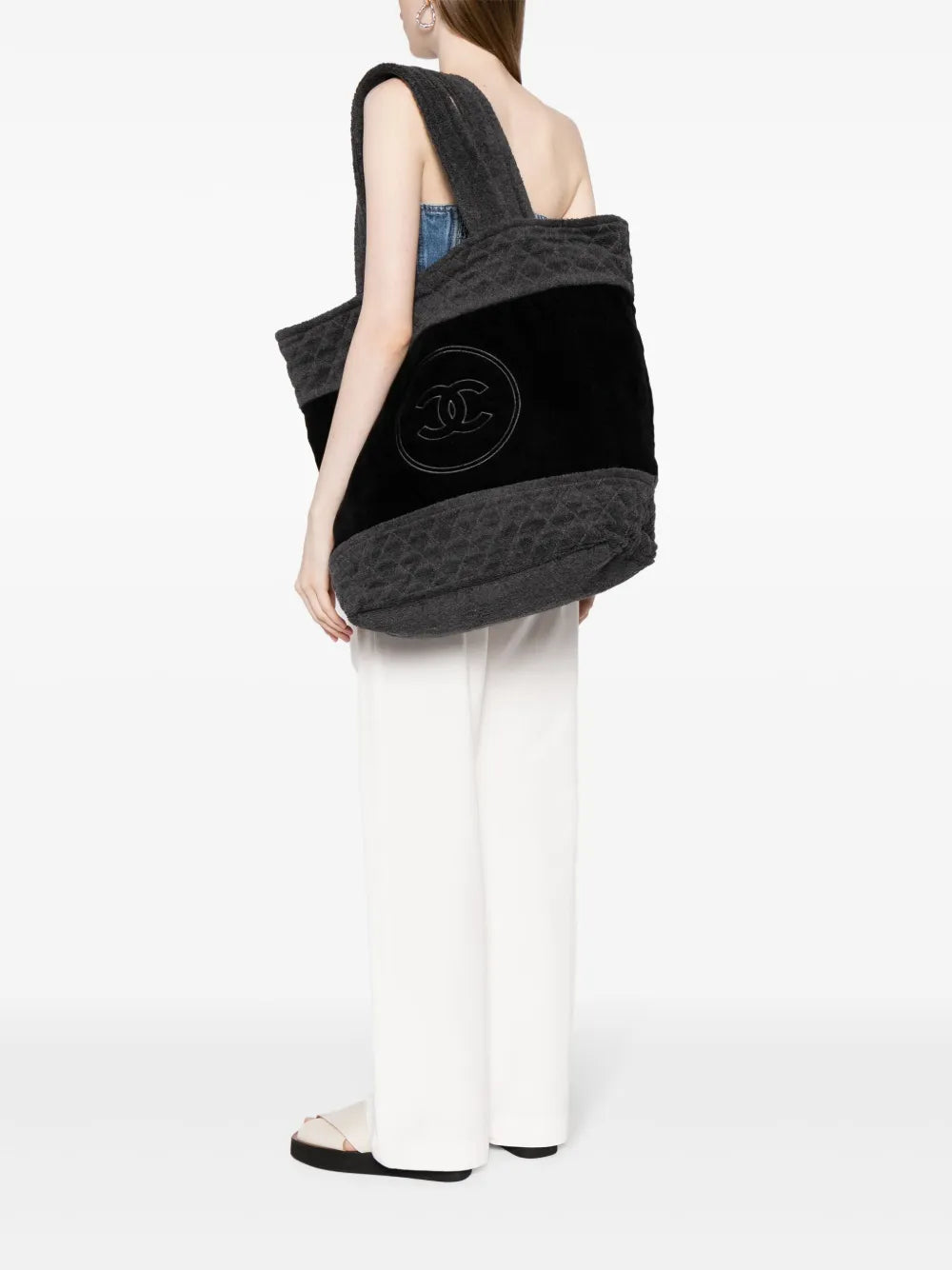 Pre-OwnedCHANEL Pre-Owned2018 CC terry-cloth tote bag