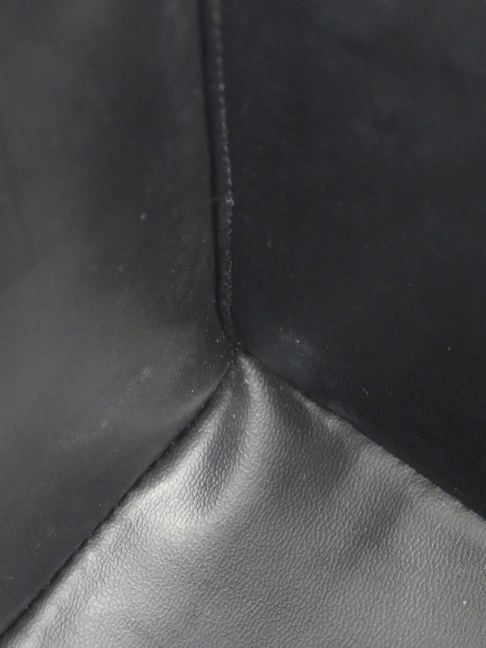 Pre-OwnedCHANEL Pre-Owned1995 CC turn-lock Vanity handbag