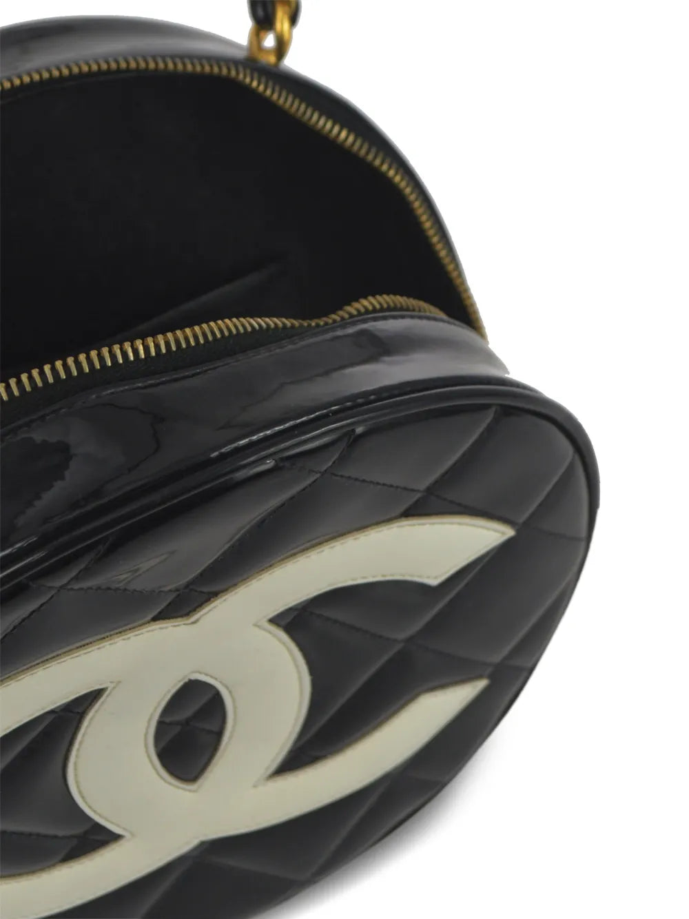 Pre-OwnedCHANEL Pre-Owned1995 pre-owned CC diamond-quilted round vanity bag