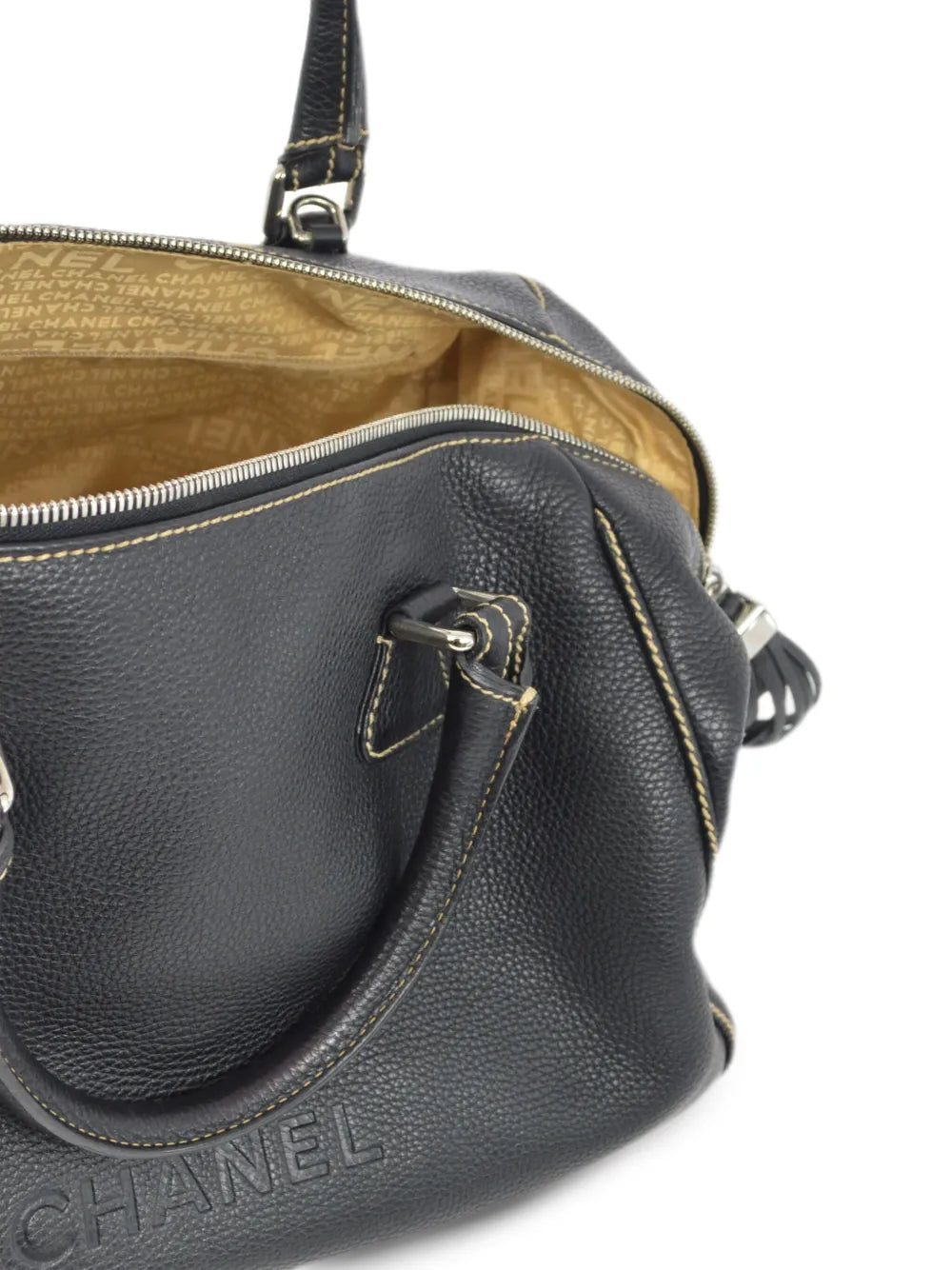 Pre-OwnedCHANEL Pre-Owned2003 Fringe leather duffle bag