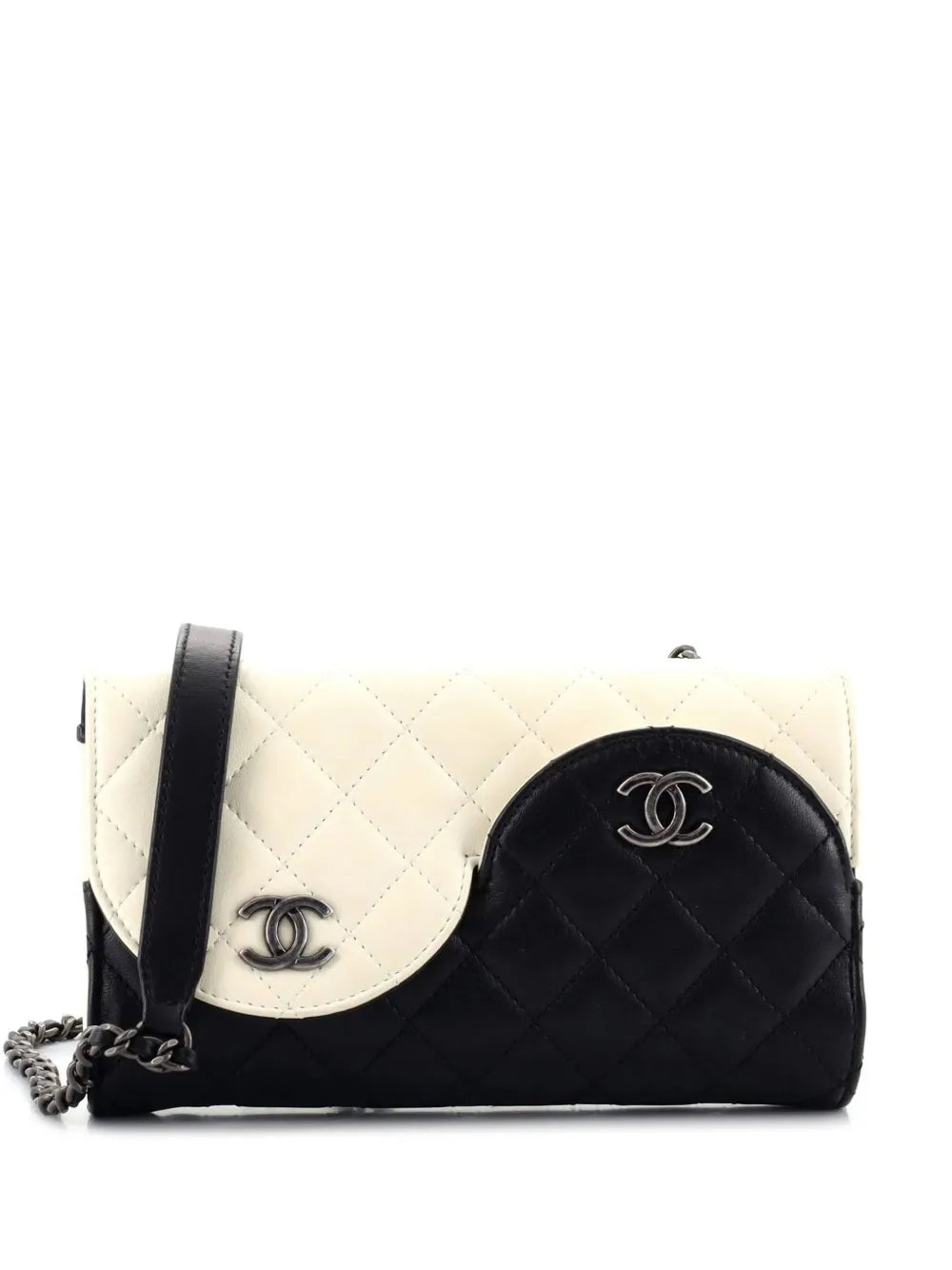 Pre-OwnedCHANEL Pre-Owned2016 Yin Yang wallet-on-chain
