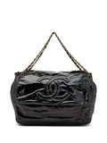Pre-OwnedCHANEL Pre-Owned2006 Jumbo CC-stitch flap chain shoulder bag