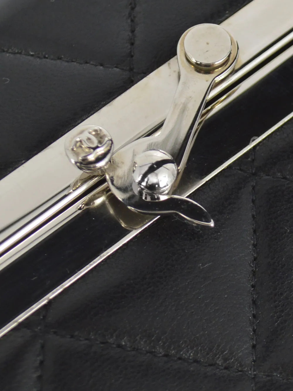 Pre-OwnedCHANEL Pre-Owned1997 diamond-quilted bag