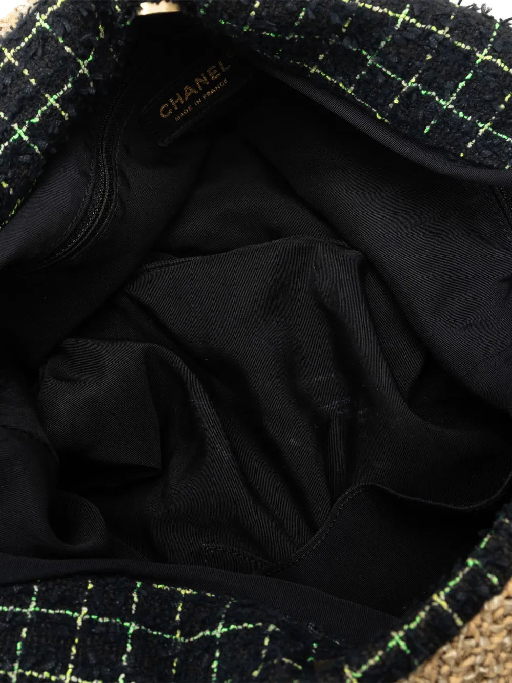 Pre-OwnedCHANEL Pre-Owned2009-2010 Pre-Owned Chanel Coco Country Camellia tote bag
