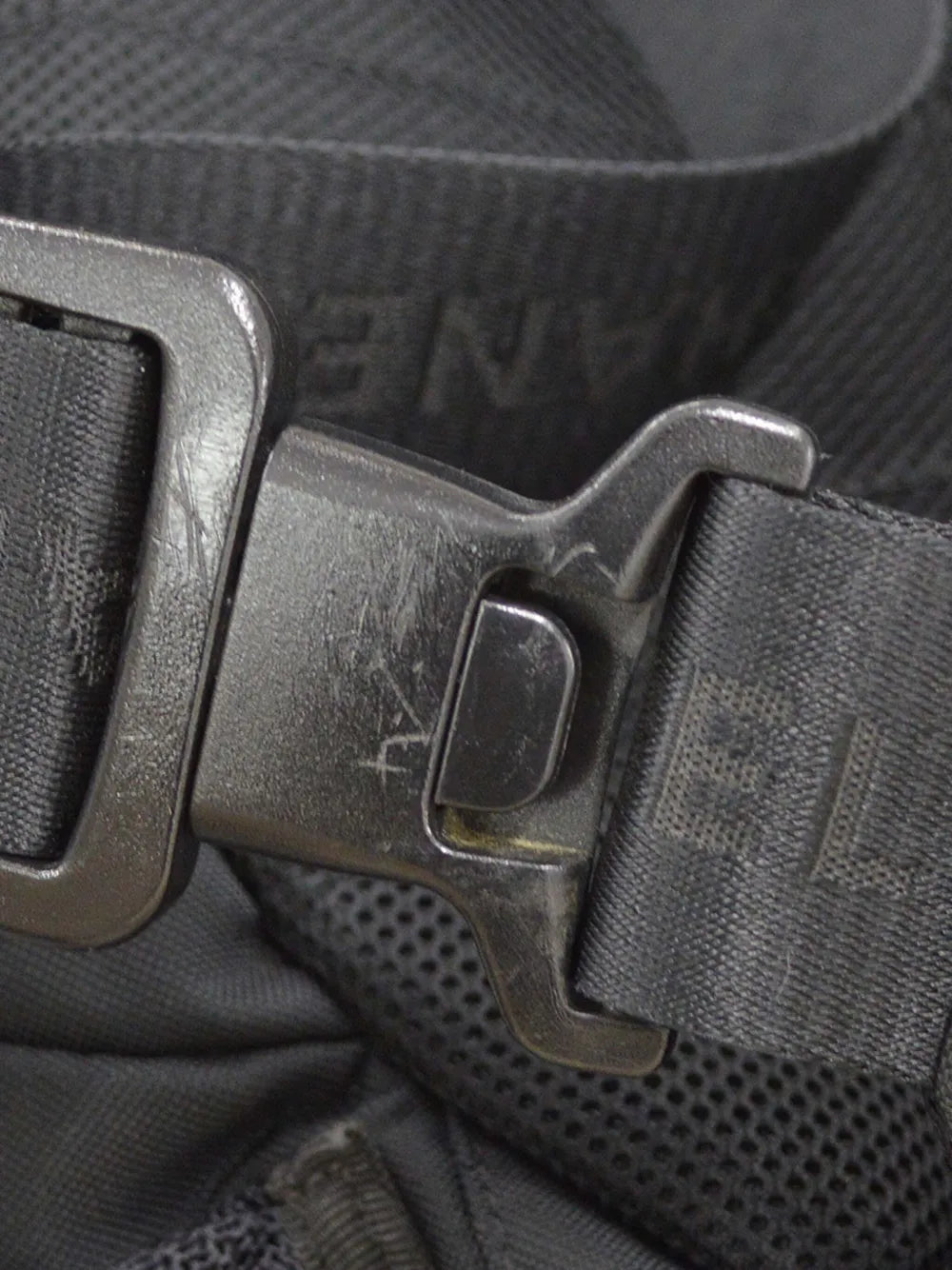 Pre-OwnedCHANEL Pre-Owned2003 interlocking CC-appliqubelt bag
