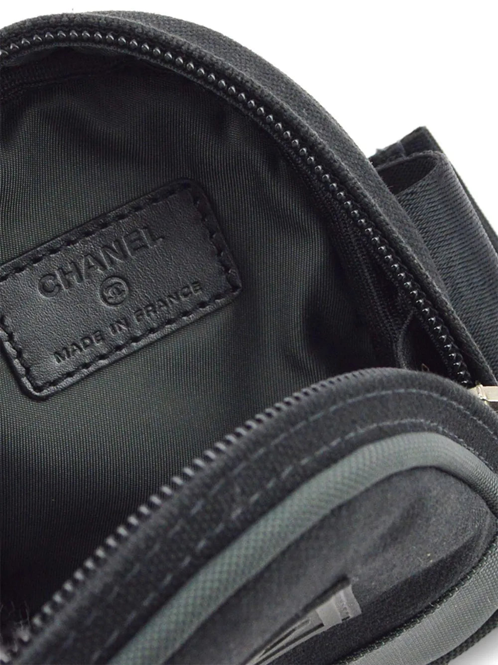 Pre-OwnedCHANEL Pre-Owned2003 Sports Line belt bag