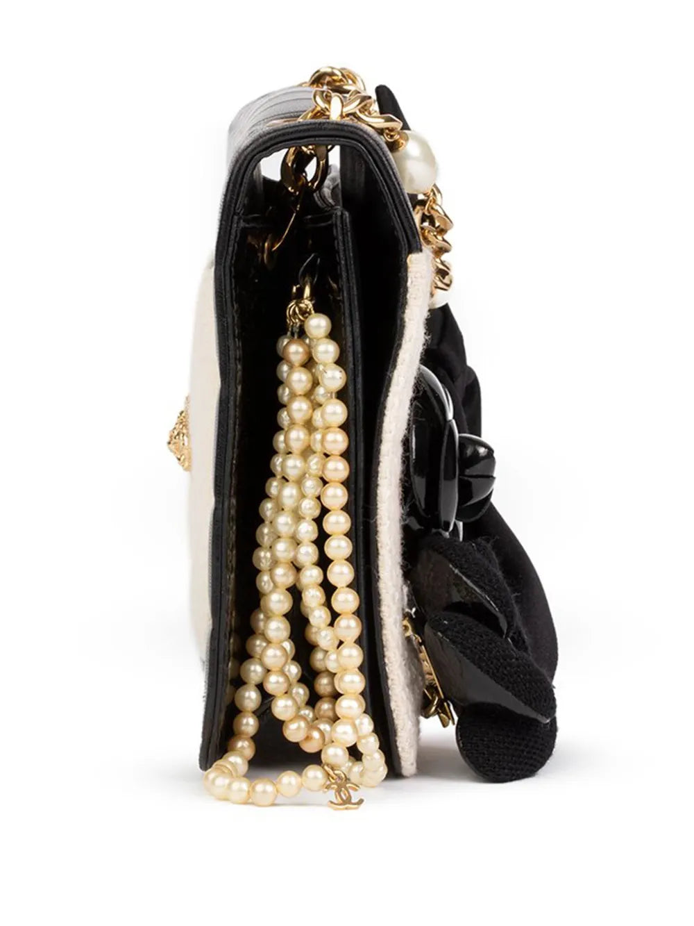 Pre-OwnedCHANEL Pre-Owned1990s Camellia-appliquChoco Bar shoulder bag