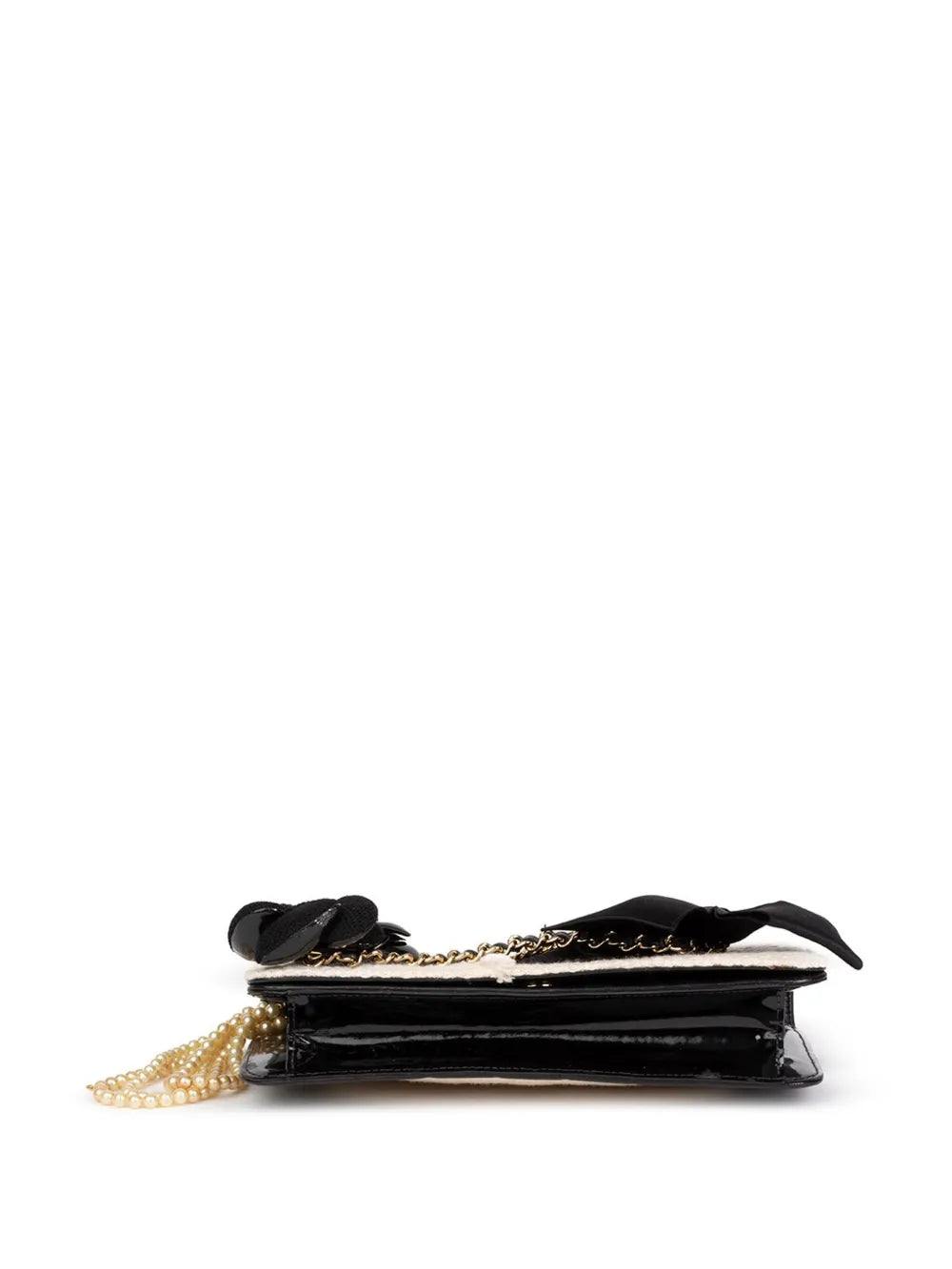Pre-OwnedCHANEL Pre-Owned1990s Camellia-appliquChoco Bar shoulder bag