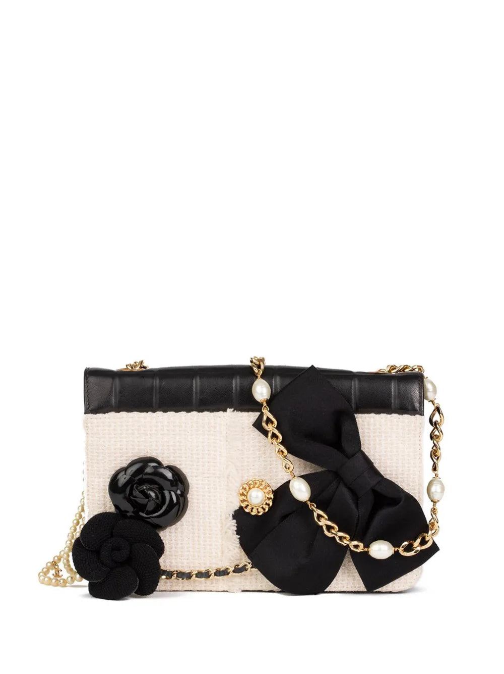 Pre-OwnedCHANEL Pre-Owned1990s Camellia-appliquChoco Bar shoulder bag