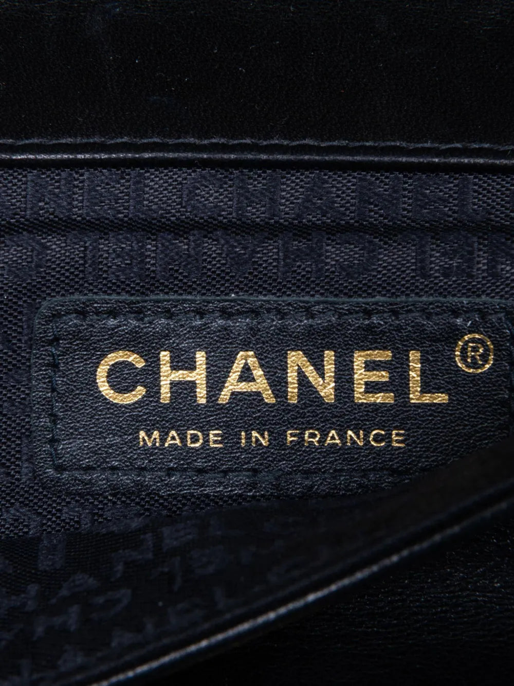 Pre-OwnedCHANEL Pre-Owned2003-2004 leather-and-chain shoulder bag