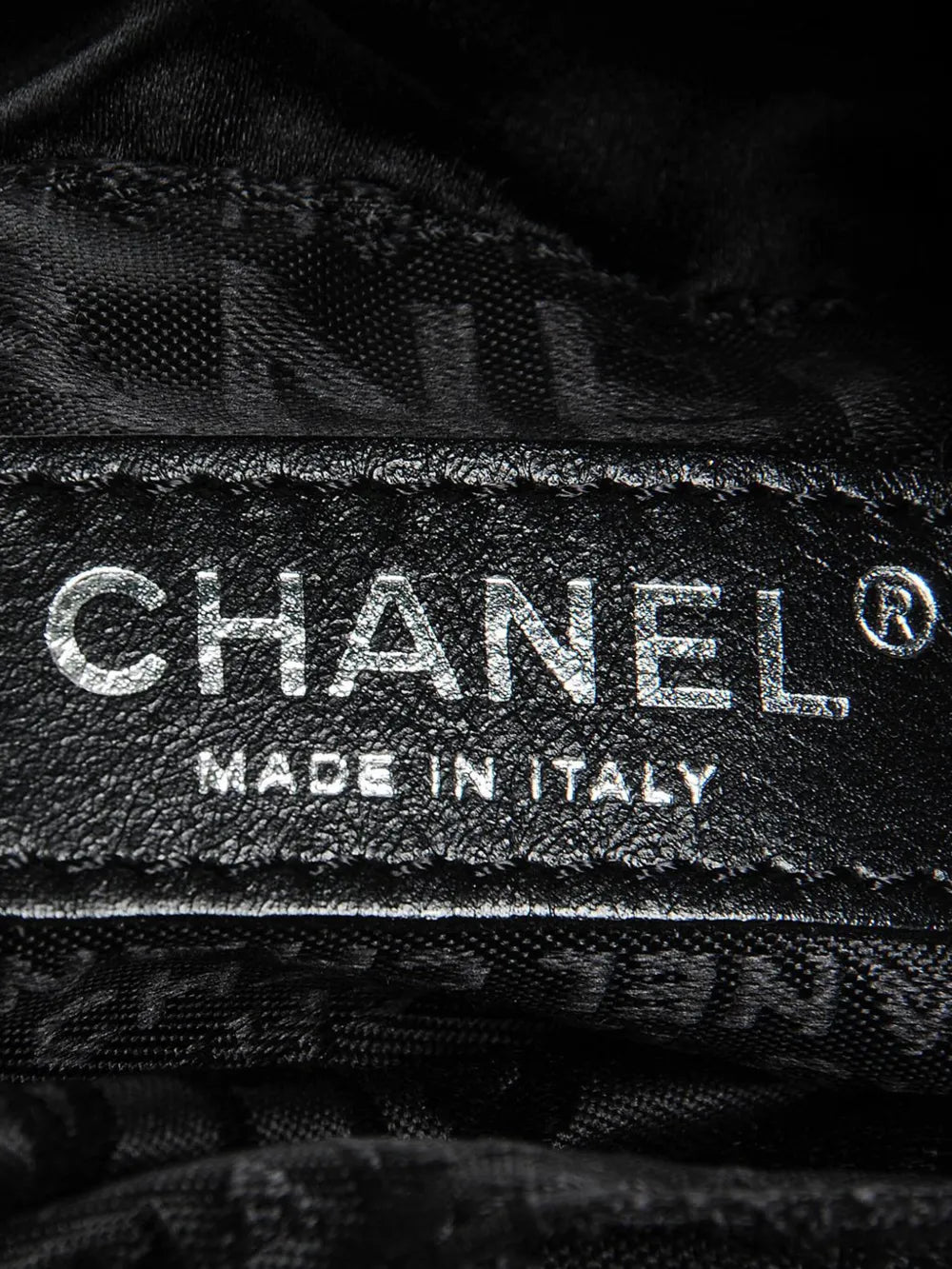 Pre-OwnedCHANEL Pre-Owned2003-2004 shearling drawstring bag