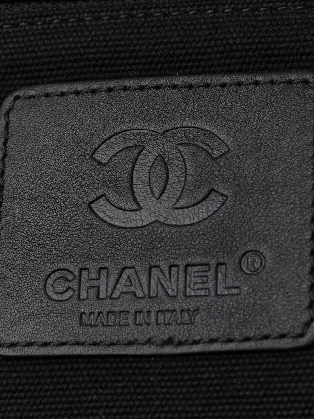 Pre-OwnedCHANEL Pre-Owned2015 large diamond-quilted travel bag