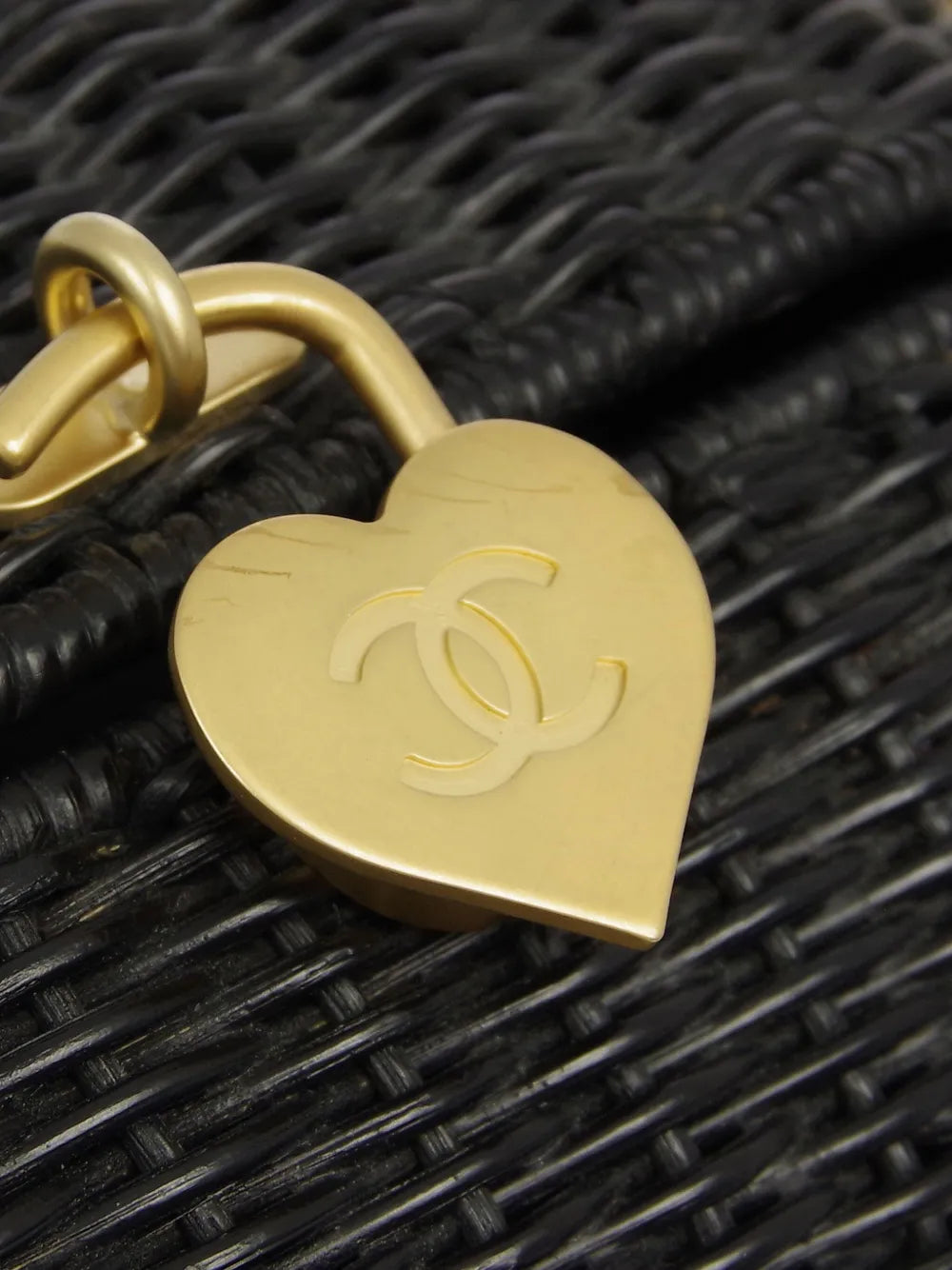 Pre-OwnedCHANEL Pre-Owned2005 Heart Lock Basket two-way bag