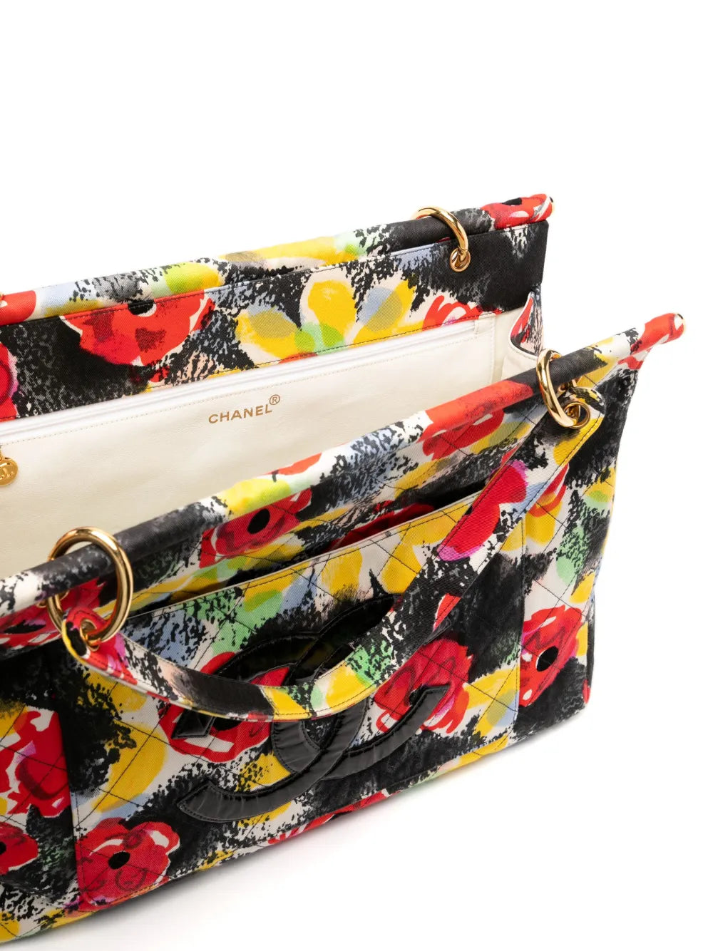Pre-OwnedCHANEL Pre-OwnedChanel 1997 Graffiti Floral Cloth Resort Quilted Large Tote Bag