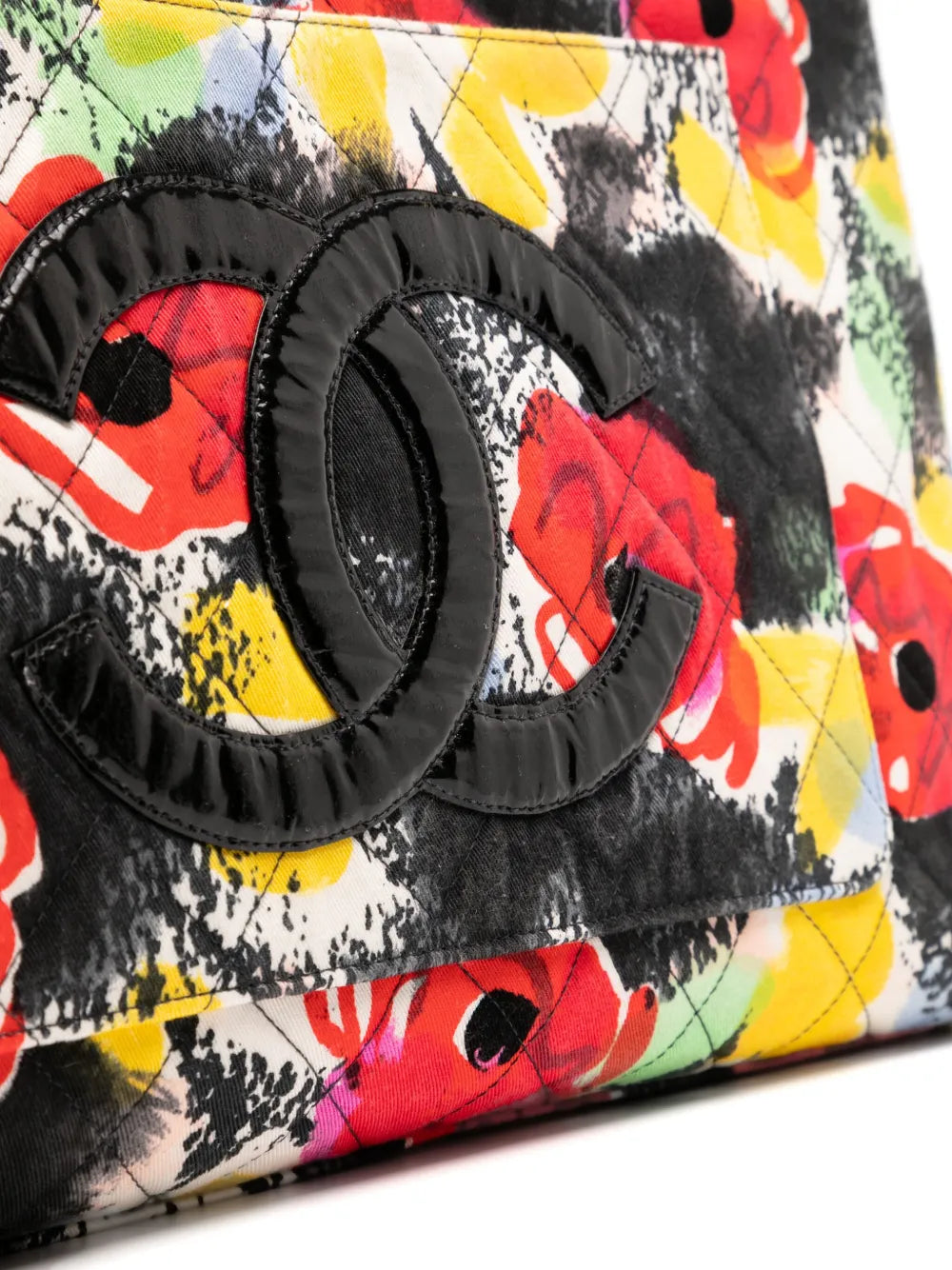 Pre-OwnedCHANEL Pre-OwnedChanel 1997 Graffiti Floral Cloth Resort Quilted Large Tote Bag