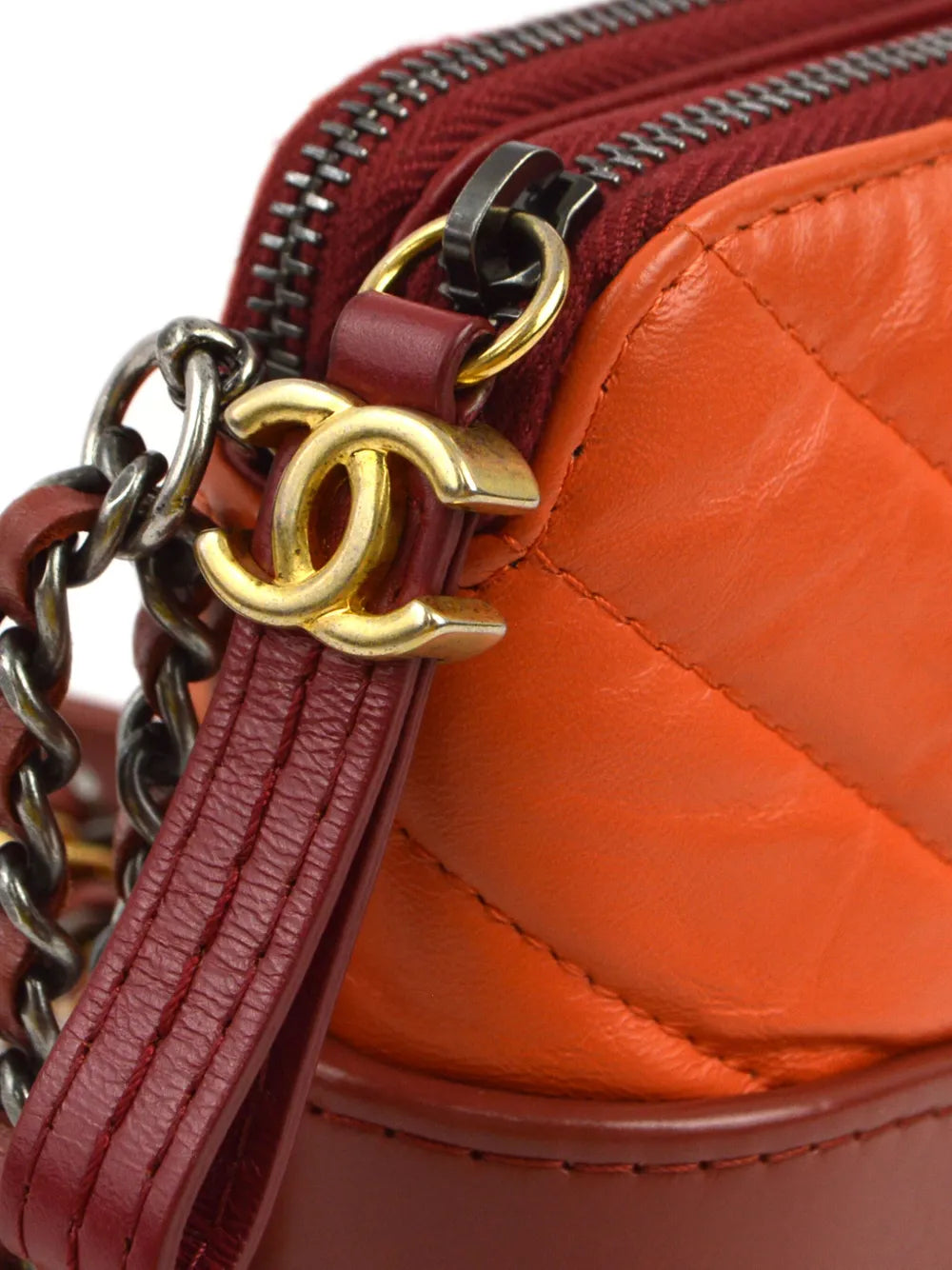 Pre-OwnedCHANEL Pre-Owned2018 Gabrielle V-stitch wallet-on-chain