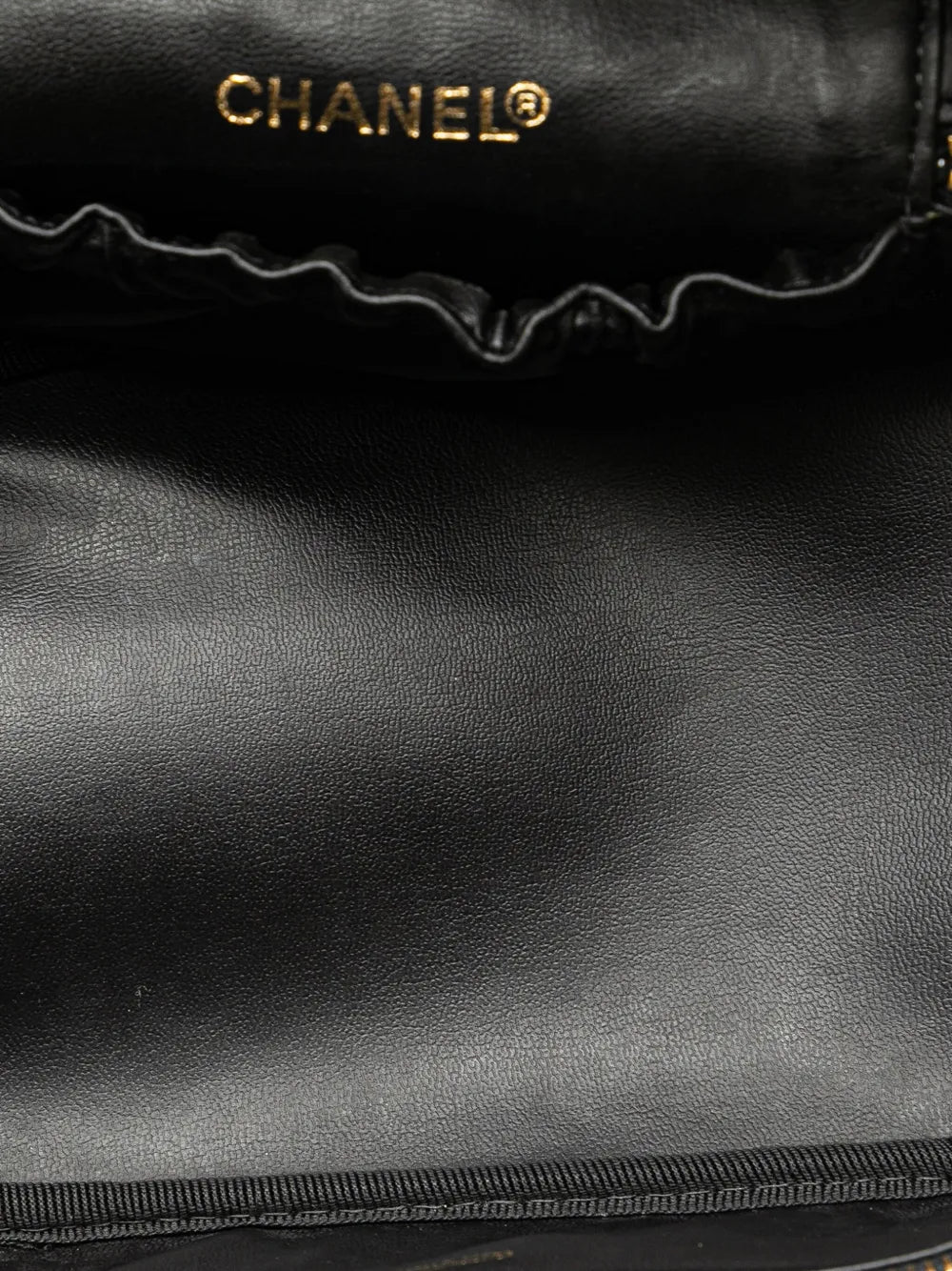 Pre-OwnedCHANEL Pre-Owned1996-1997 CC Lambskin Case vanity bag