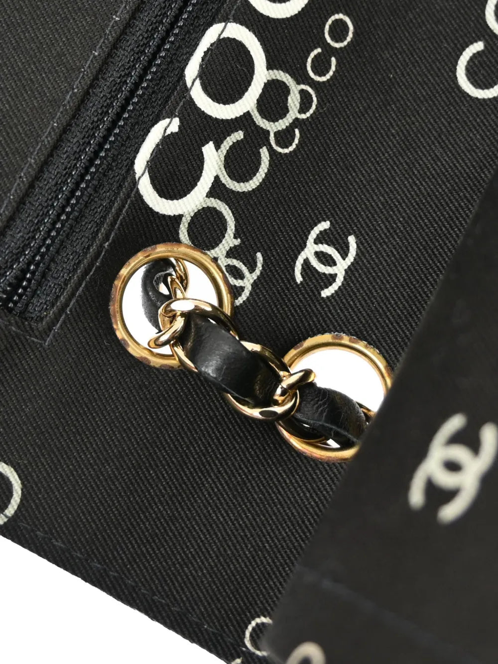 Pre-OwnedCHANEL Pre-Owned2002 medium Double Flap shoulder bag