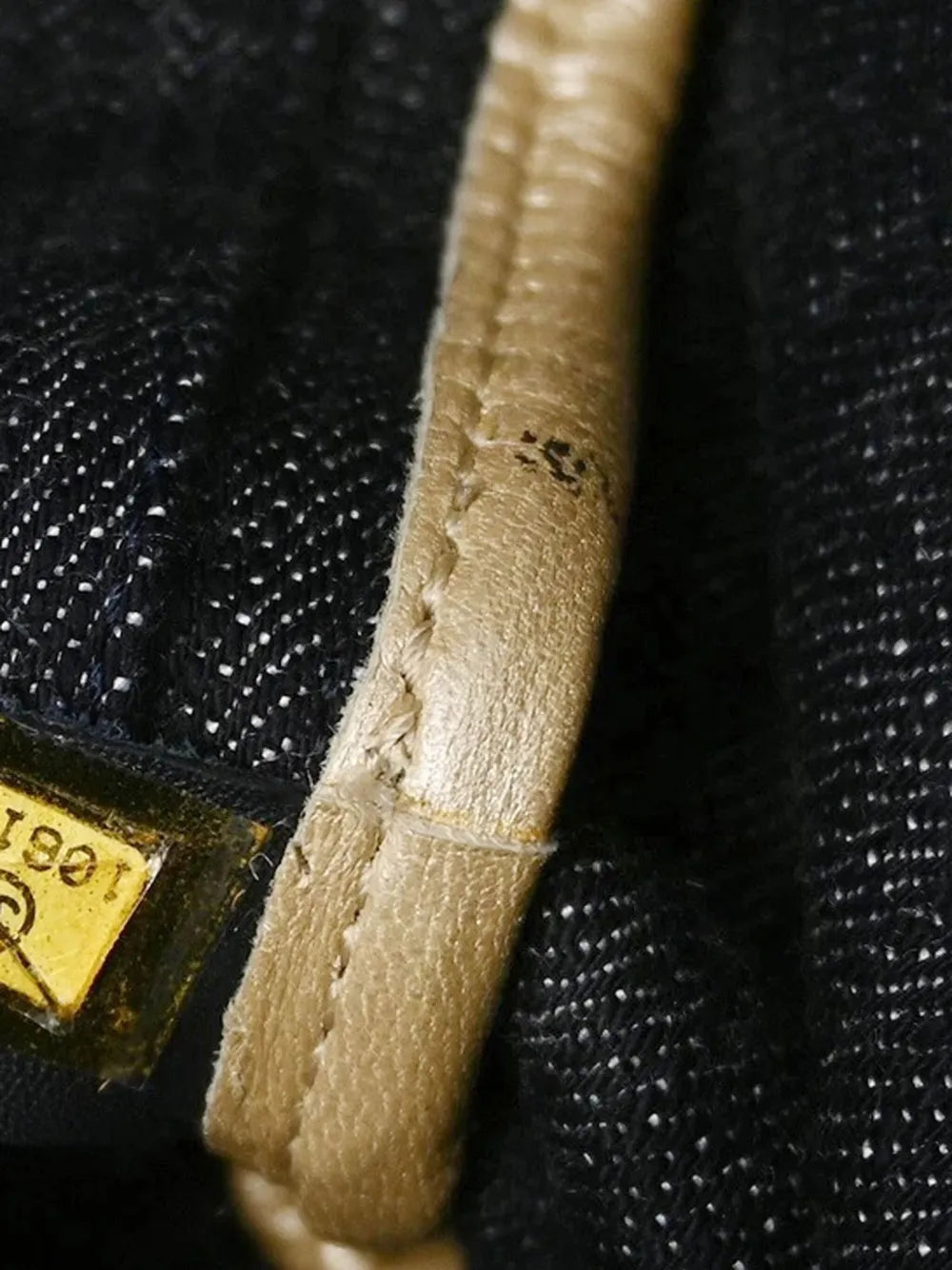 Pre-OwnedCHANEL Pre-Owned2006 CC denim tote bag
