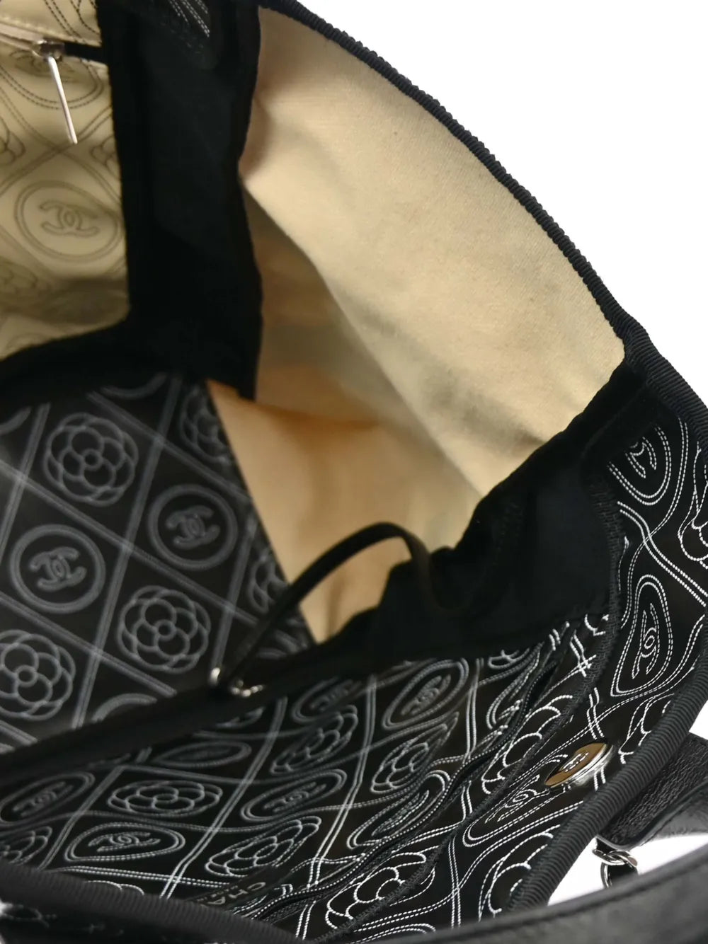 Pre-OwnedCHANEL Pre-Owned2017 Camellia tote bag