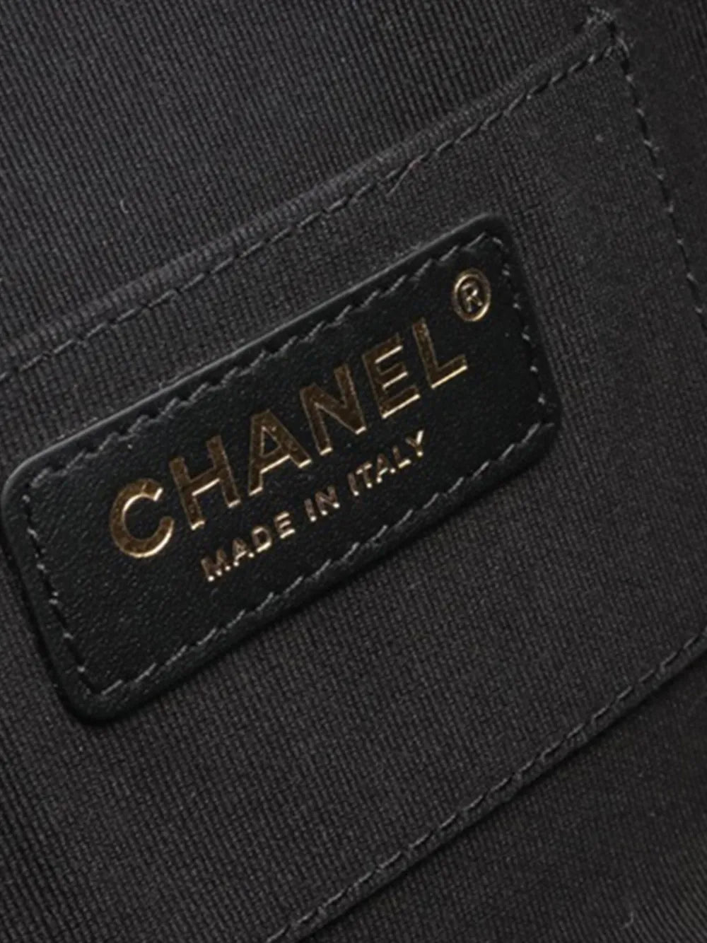 Pre-OwnedCHANEL Pre-Owned2021-2023 Quilted Lambskin Oval Logo Chain Top Handle Round Clutch on Chain satchel