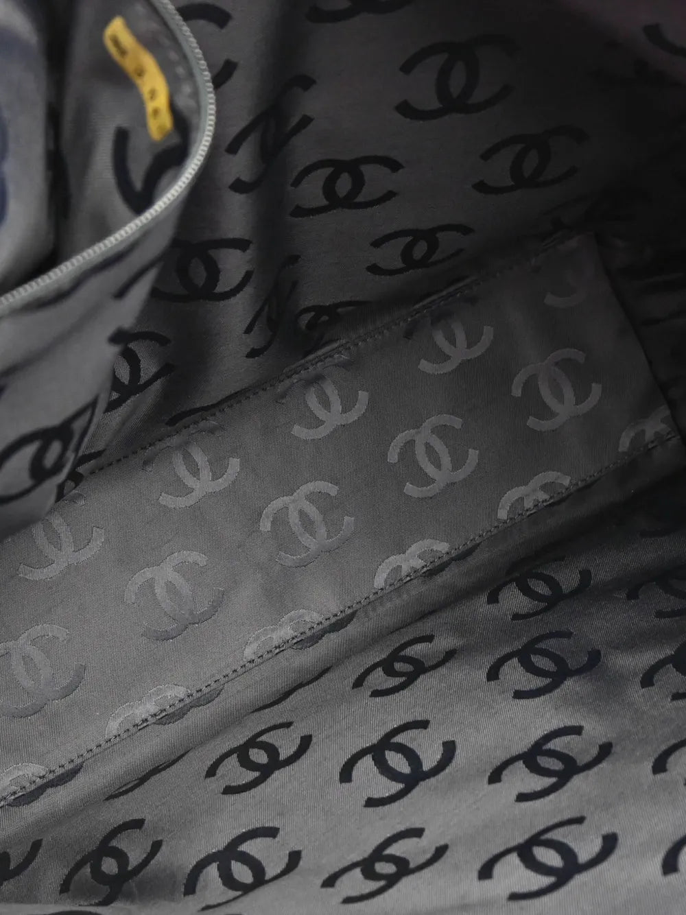 Pre-OwnedCHANEL Pre-Owned2002 CC tote bag