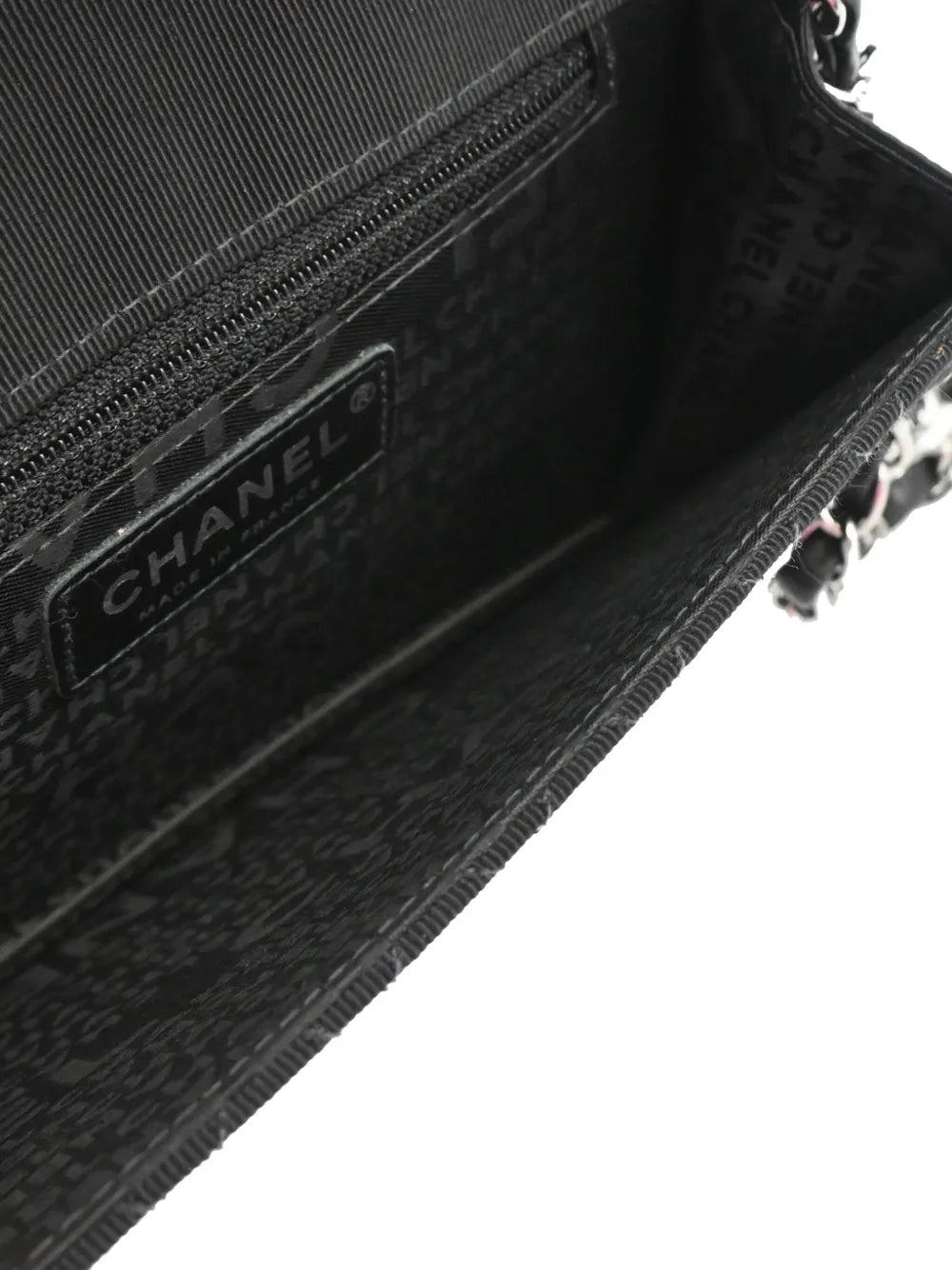 Pre-OwnedCHANEL Pre-Owned2005 emblem chain shoulder bag