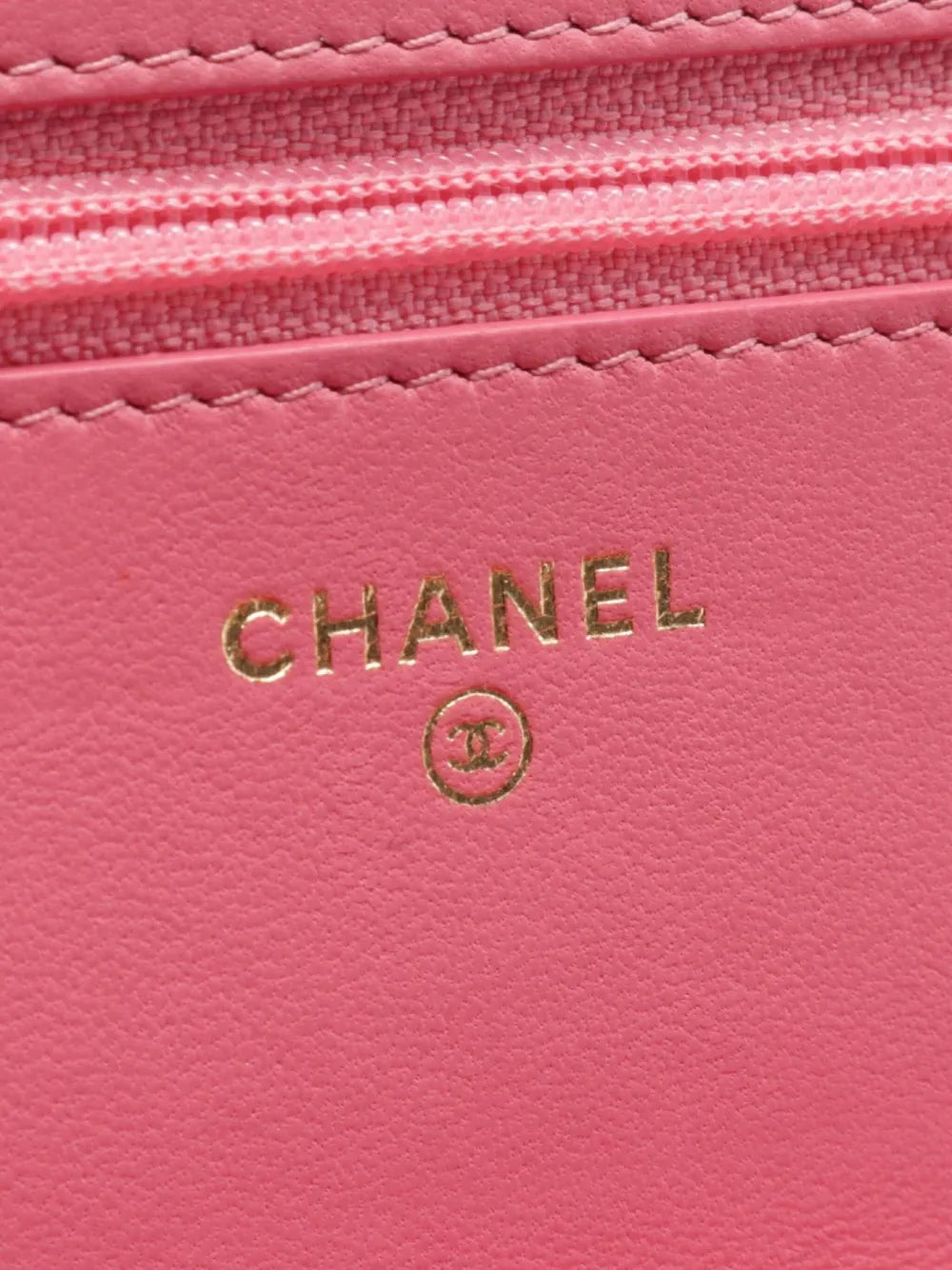 Pre-OwnedCHANEL Pre-Owned2016-2017 quilted Emoticon wallet-on-chain