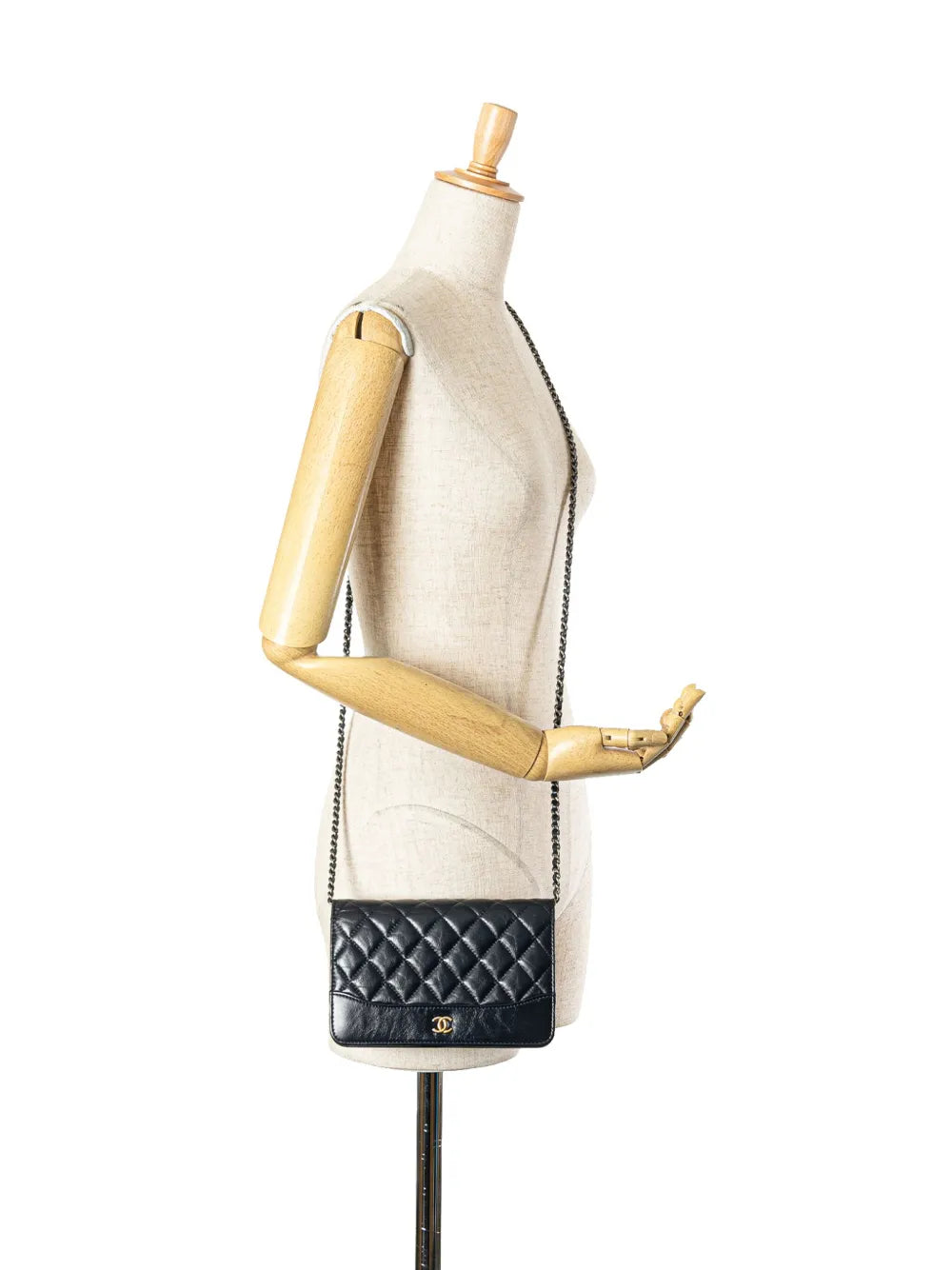 Pre-OwnedCHANEL Pre-Owned2019 Quilted Aged Calfskin Gabrielle Wallet On Chain crossbody bag