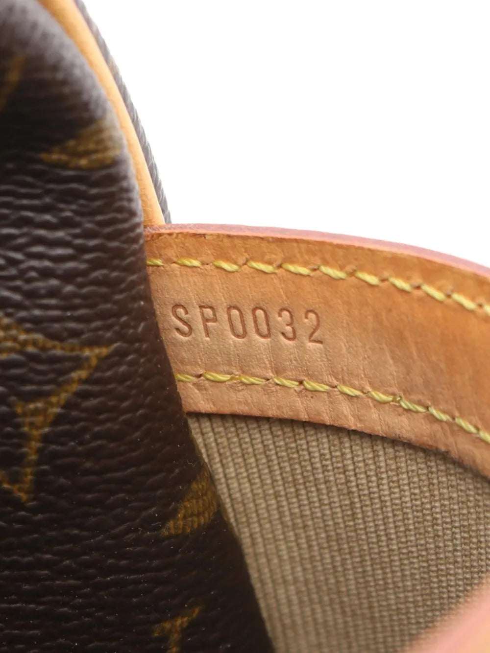 Pre-OwnedLouis Vuitton Pre-Owned2002 Reporter PM handbag