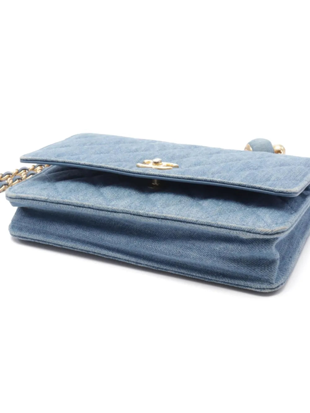 Pre-OwnedCHANEL Pre-Owned2021 CC turn-lock wallet-on-chain