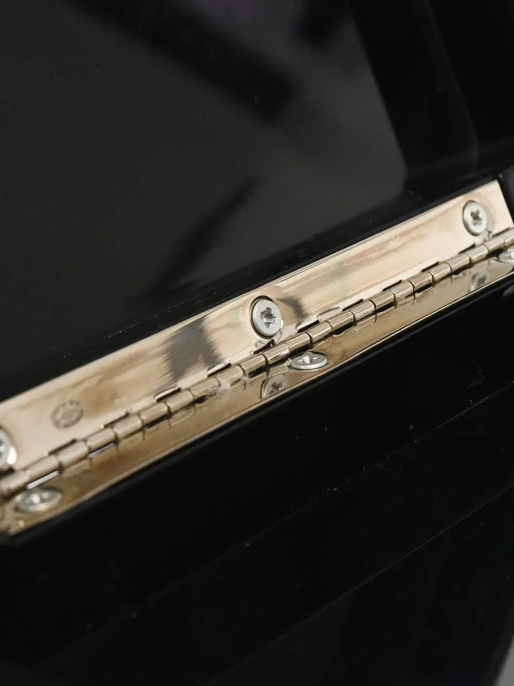 Pre-OwnedCHANEL Pre-Owned2004 Cassette clutch bag