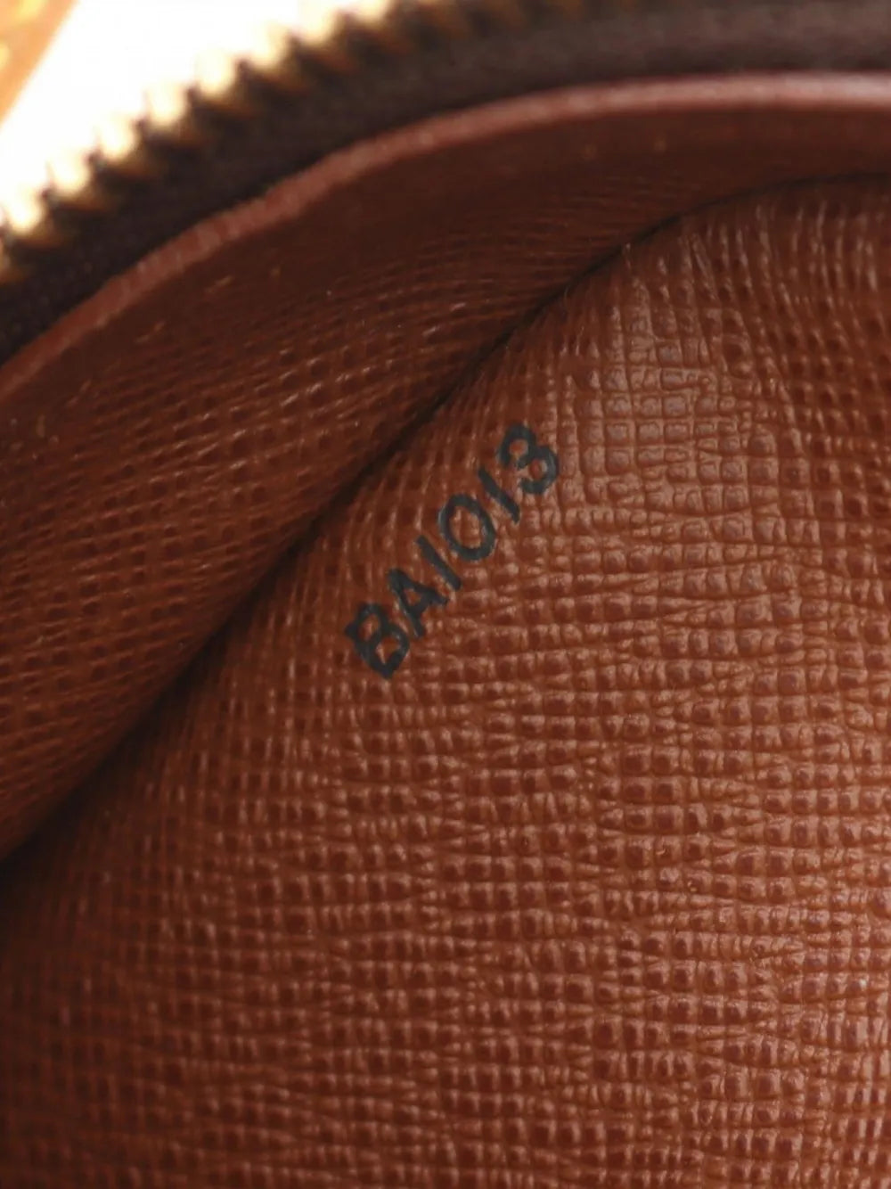 Pre-OwnedLouis Vuitton Pre-Owned2003 Blois shoulder bag