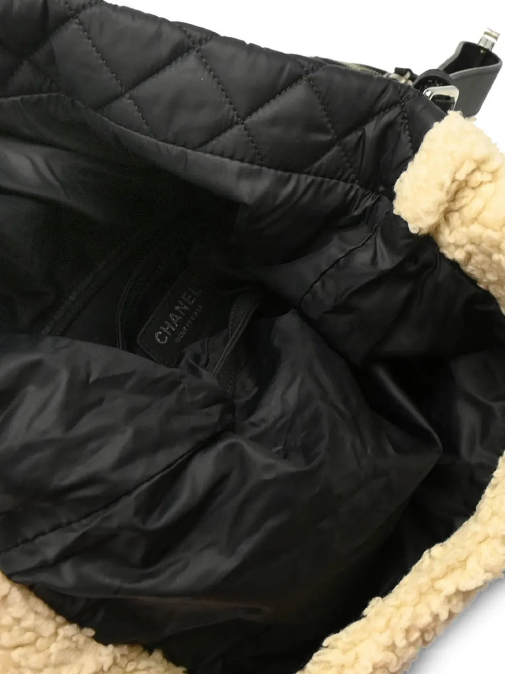 Pre-OwnedCHANEL Pre-Owned2018 shearling CC backpack