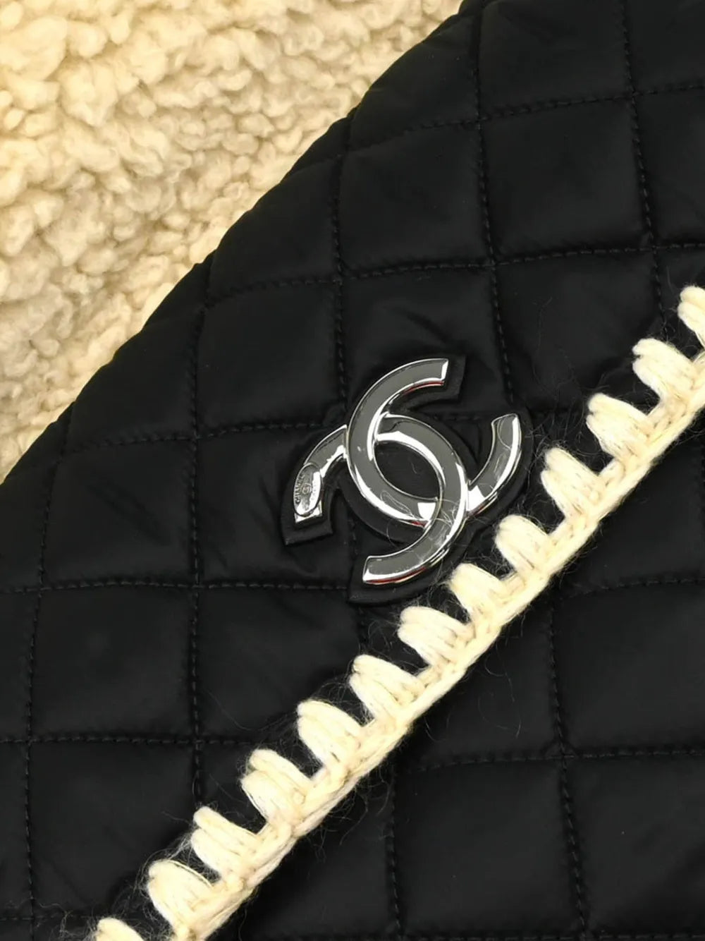 Pre-OwnedCHANEL Pre-Owned2018 shearling CC backpack