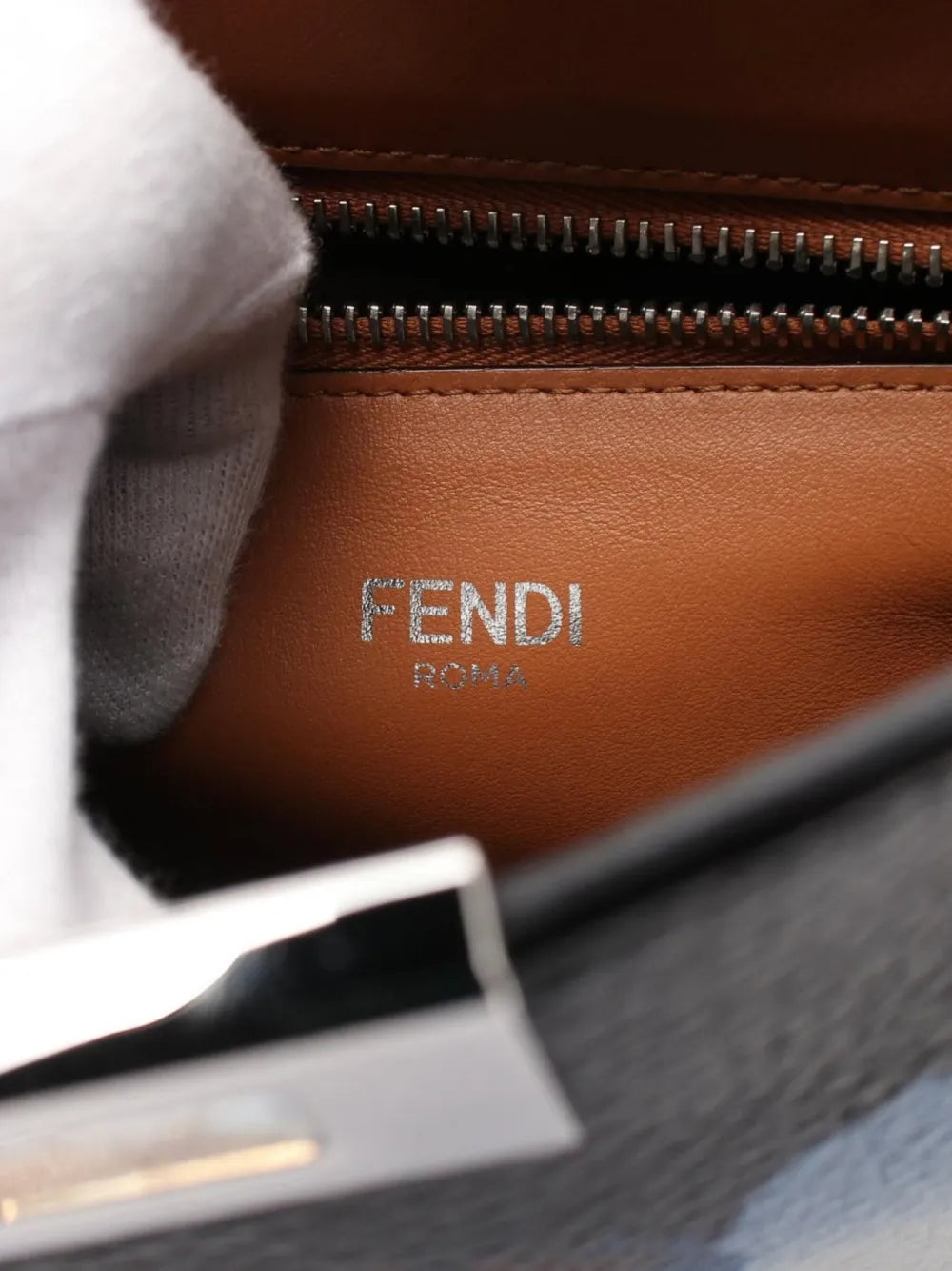 Pre-OwnedFendi Pre-Owned2010s medium Peekaboo ISeeU tote bag