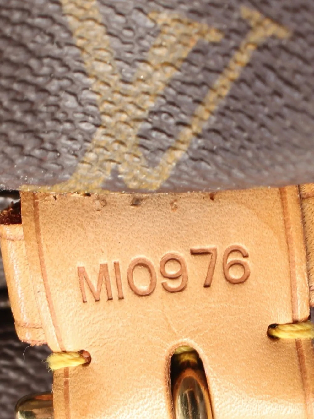 Pre-OwnedLouis Vuitton Pre-Owned1996 Montsouris GM handbag